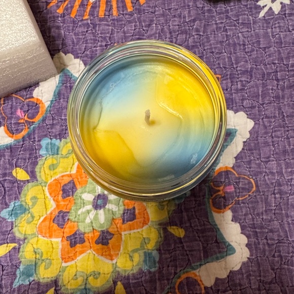 Soy 60 hour lavender musk Scented Candle - Picture 4 of 4